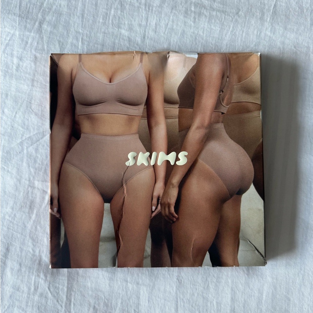 Size S/M Sculpting mid waist thong